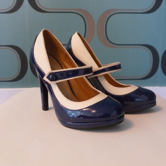Pin-up girl Mary Janes in navy and cream - Picture 1 of 5